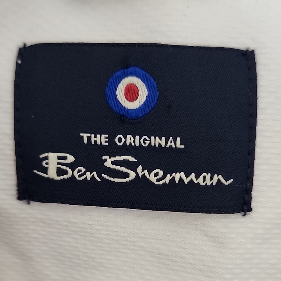 Ben Sherman White Dress Shirt with Subtle Pattern - Picture 2 of 10